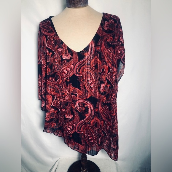 Womens Plus Size Blouse. Red and Black. - Picture 1 of 4
